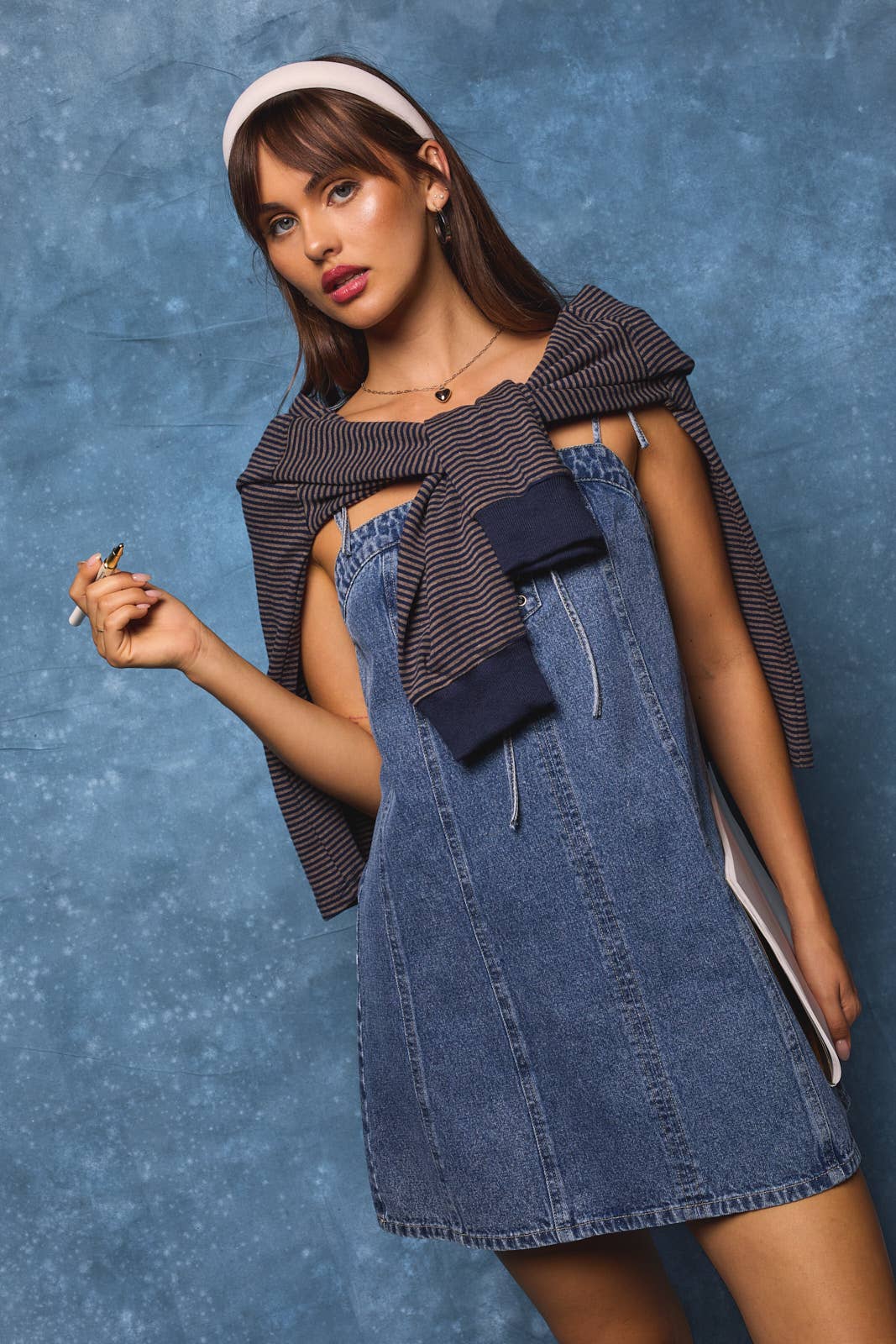 DENIM ROBE EN JEAN AVEC DÉTAIL LACÉ À L'AVANT en vente sur Faire1