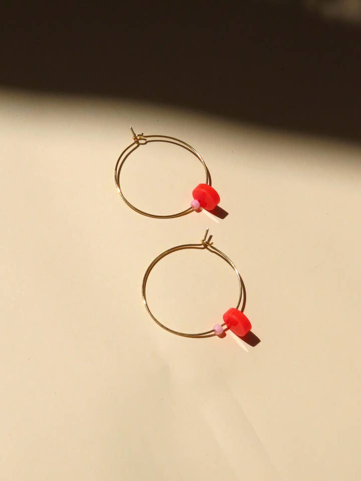 Pots avec cerceaux en perles en acier inoxydable rouge feu pour la vente par Niemalsmehrohne