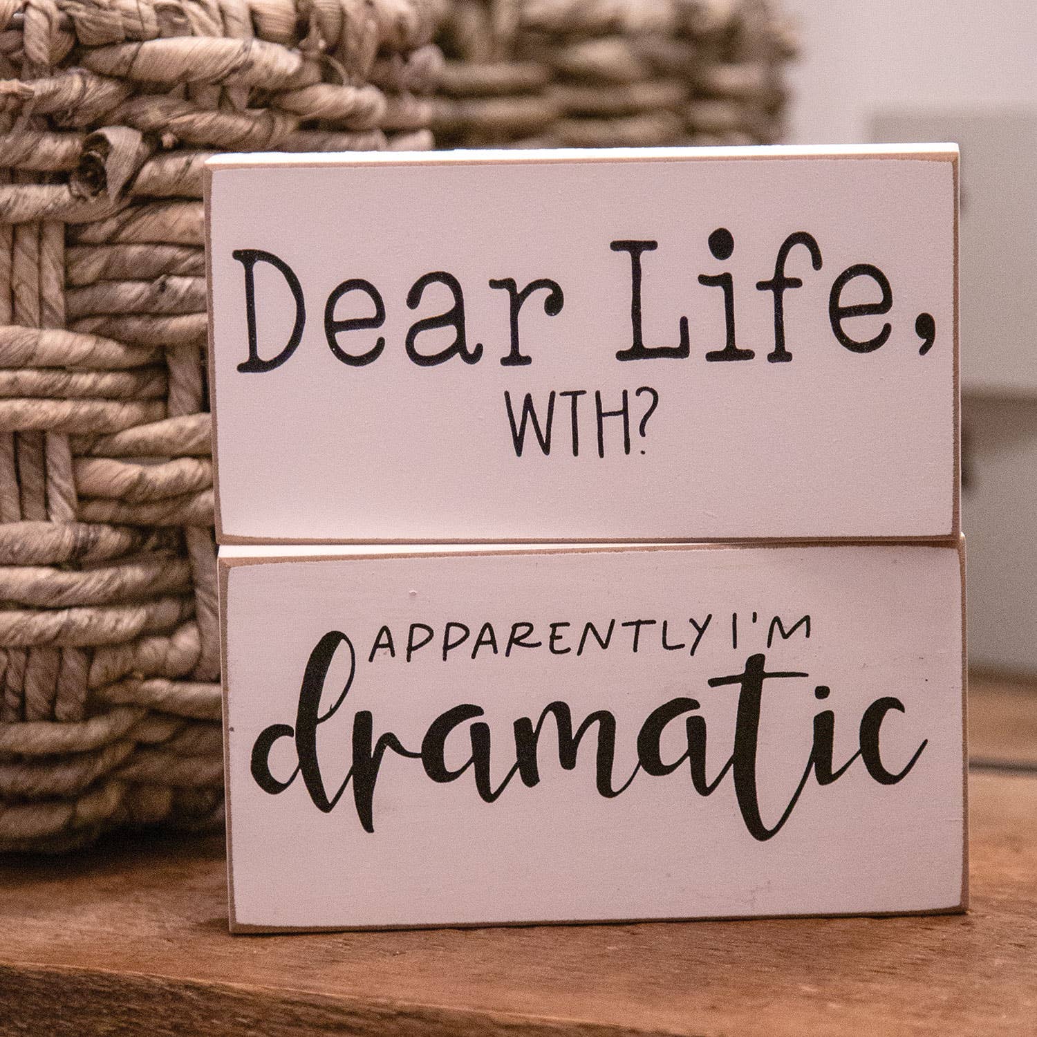 Col House Designs – wholesale Skylt – Kära liv, WTH? Blockskylt, 2 olika1