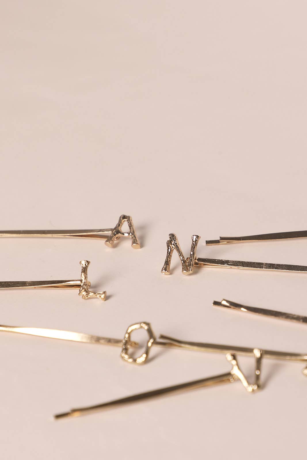 Peignee Paris – Großhandel Haarnadeln – Alphabet-Riegel1