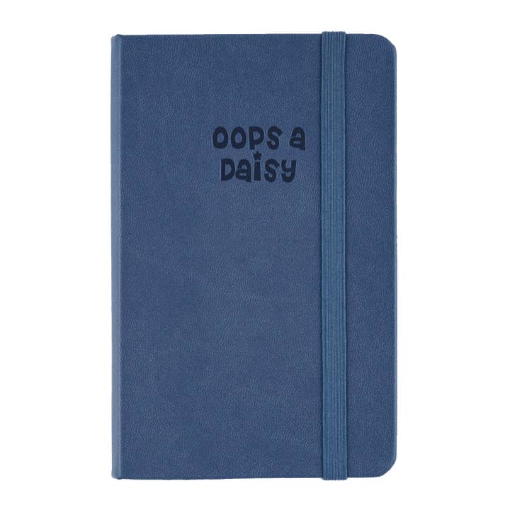 Lomme (A6) Blåbær Blå - Den Væsentlige Journal - 5mm Priknet for engroshandel hos Oops a Daisy UK Ltd