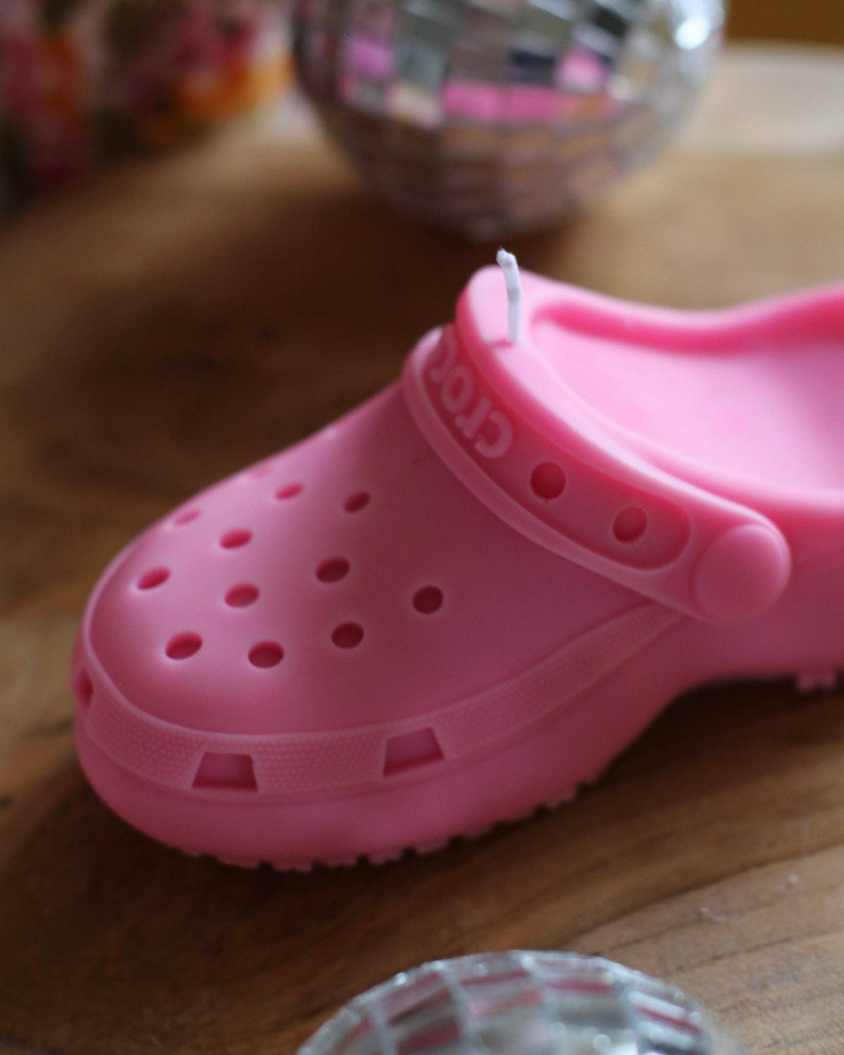 Meet me at the corner - Wholesale Novelty Candle - Crocs candle10