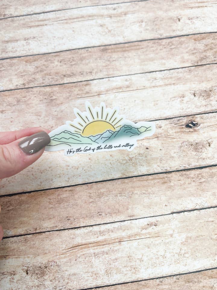 Pegatina impermeable con texto en inglés «Es el dios de las colinas y los valles» para venta al por mayor de HH and Grace Co