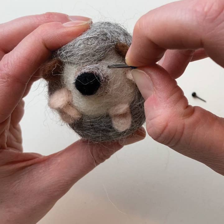 Bergin & Bath - Wholesale DIY Craft Kit - Needle Felting Kit, Hedgehog, Beginners, Creative Gift Idea7