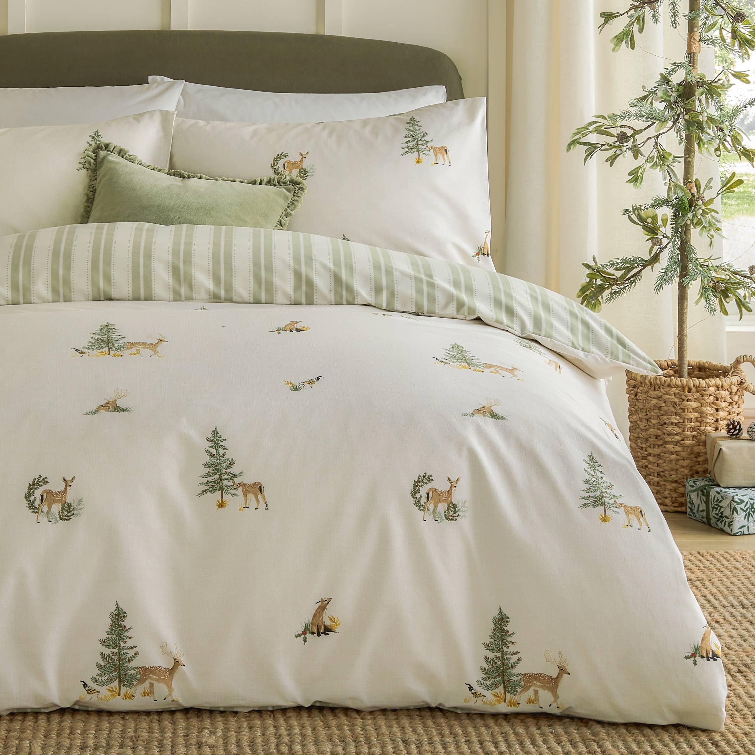 Green Natural Charlecote Printed 100% Cotton Duvet Cover Set Green/Natural for wholesale on Faire2