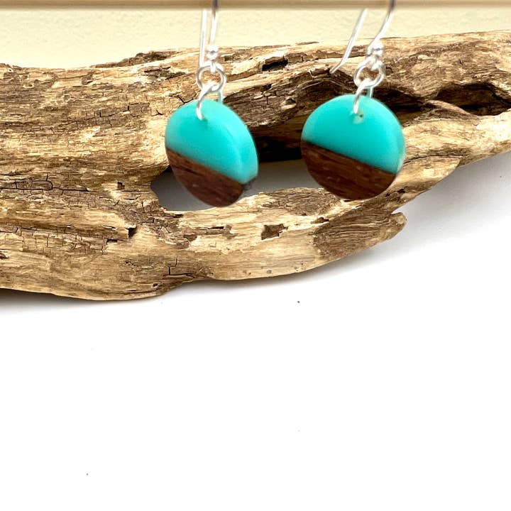 Jackie Gallagher Designs - Handmade Coastal Jewelry – Großhandel Ohrhänger – Ohrhänger aus Aquaharz und Holz4