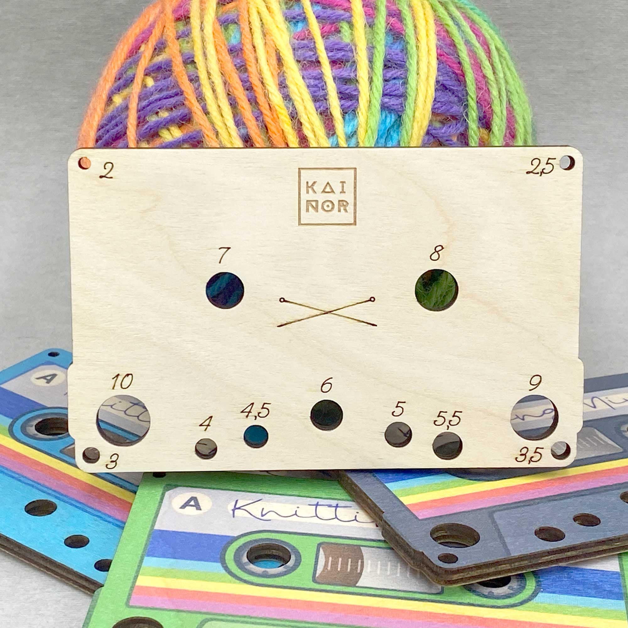 Kainor – Großhandel Strick-/Häkelzubehör – Nadelskala im Kassettenband-Design zum Stricken, 2–10 mm1