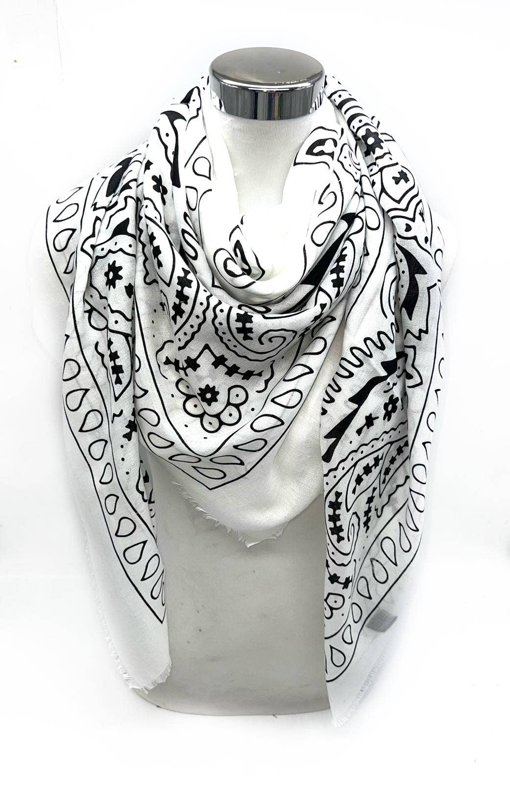 LINETA - Wholesale Scarf - Women's - A-6 Large square scarf with paisley print Fine material3