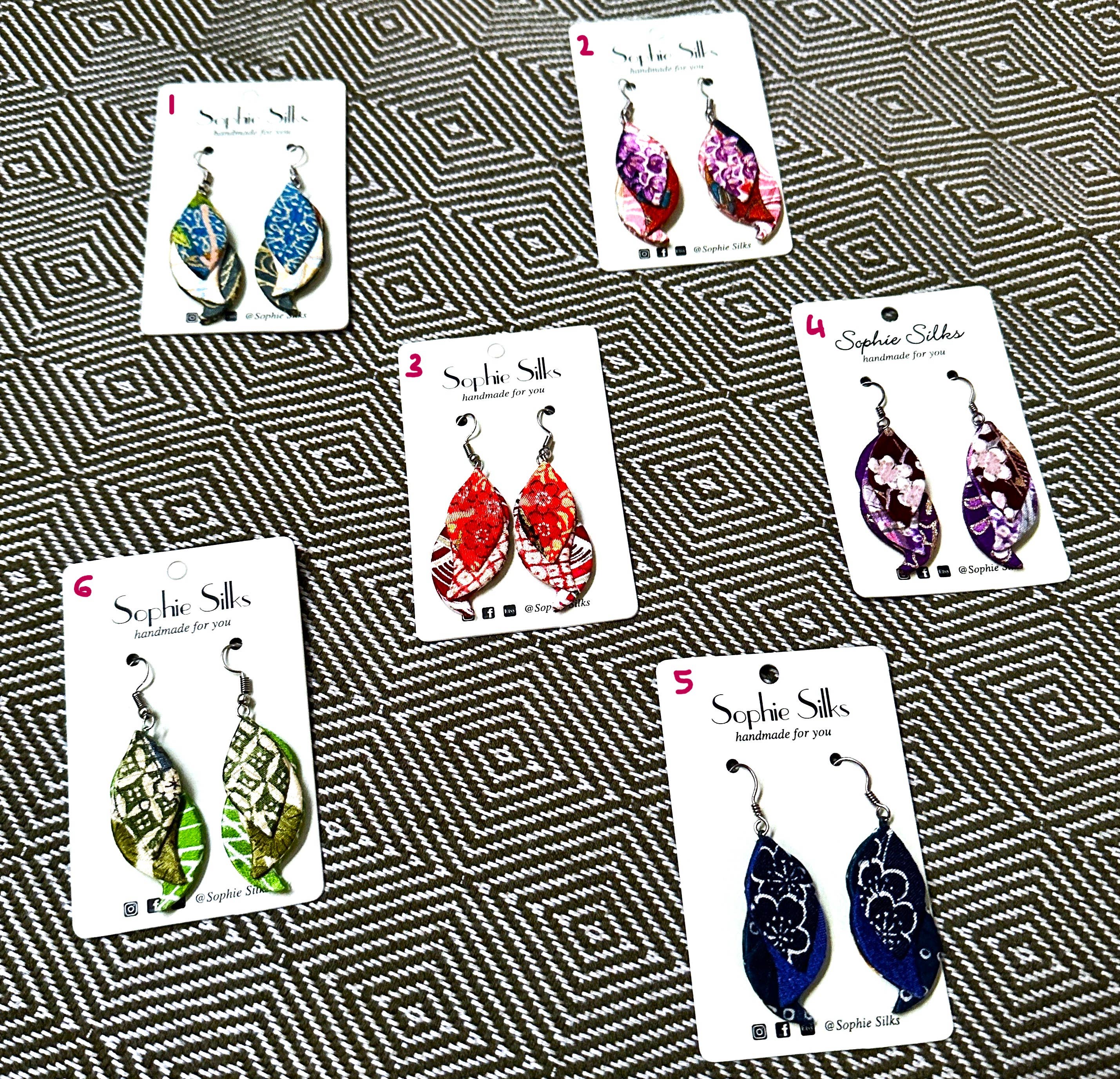 Sophie Silks - Wholesale Hangende/ronde oorbellen - Hangende kimono-oorbellen in visvorm11