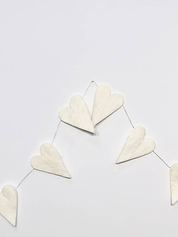 60" Felt garlands, HEARTS cream for wholesale by Giftsland
