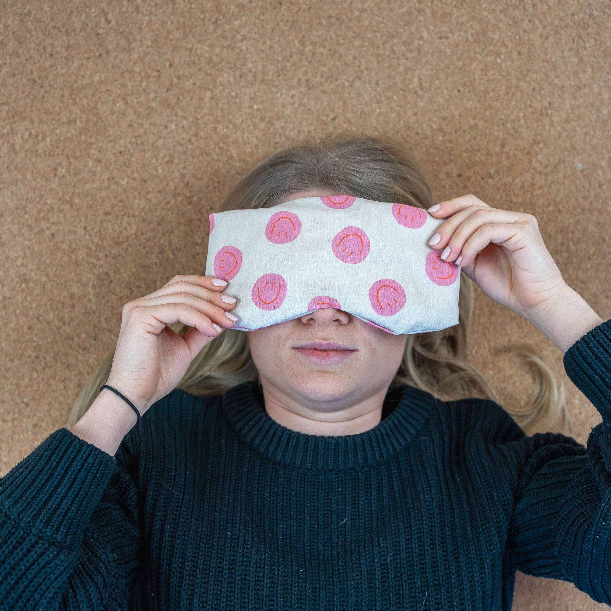 Tochter von Walter – Engroshandel Søvn-/øjenmaske – Yogaøjenpude med betræk (spelt og lavendel) Smiley Pink6