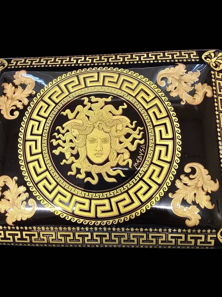 Håndlavet græsk keramikkasse med 24K gulddetaljer - Medusa-design til smykker, slik og nøgler for engroshandel hos 2 Greeks Inc