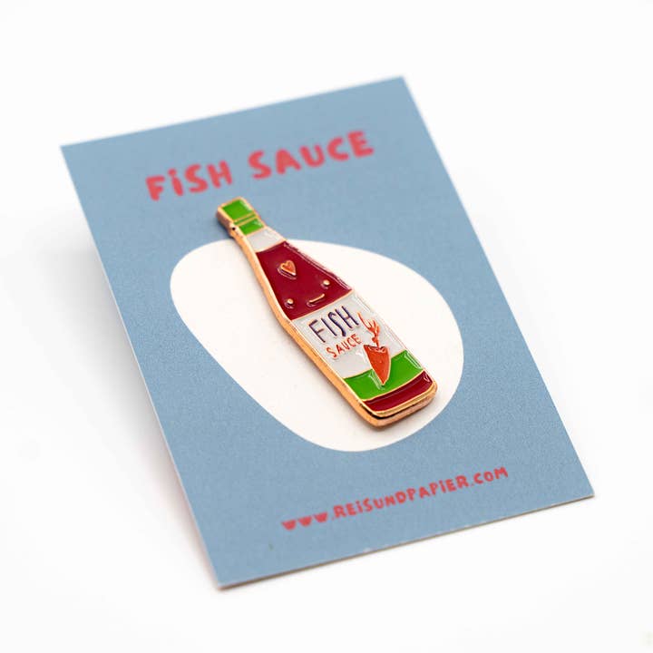 reisundpapier - Wholesale Brooch - Emaille-Pin "Fischsauce"2
