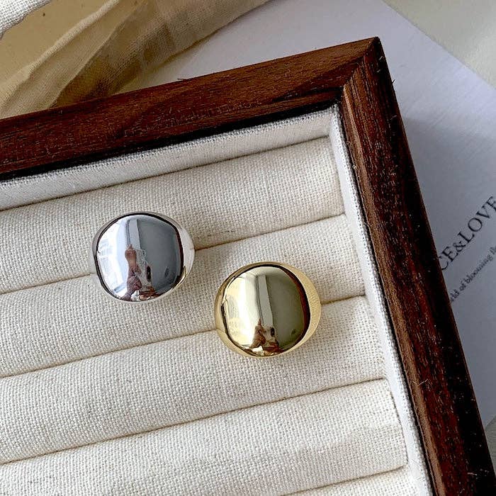 Bague Ajustable Minimaliste à Point Miroir pour la vente par LanLivia