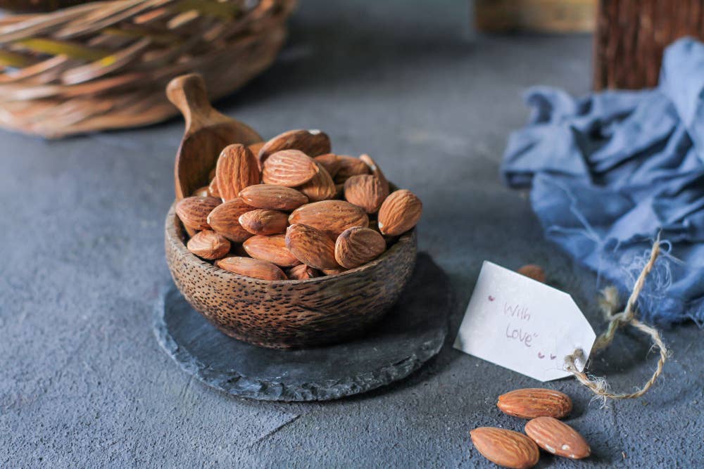 HECOSFAIR - Wholesale Nuts - Organic Whole Raw Shelled Almonds From Provence1