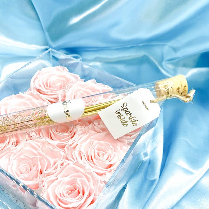 Wondercandle - Venta al por mayor Velas cónicas/candeleros - Sparkle Inside Rose - Tubo de ensayo (18 cm, incluye 5 velas de fiesta)