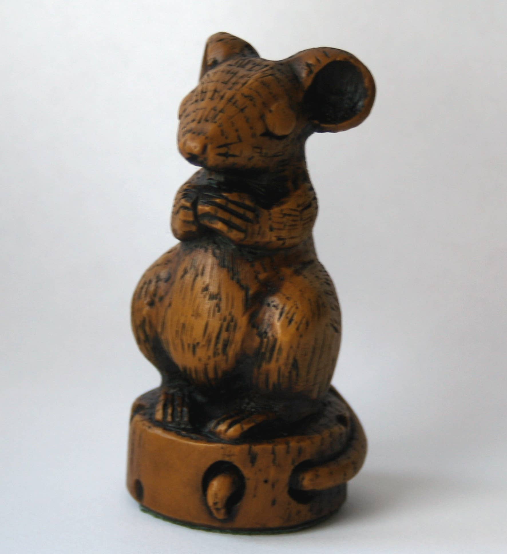 Oakapple Designs Ltd - Wholesale Decorative Figurine - Church Mouse Praying On Cheese Reproduction carving ornament6