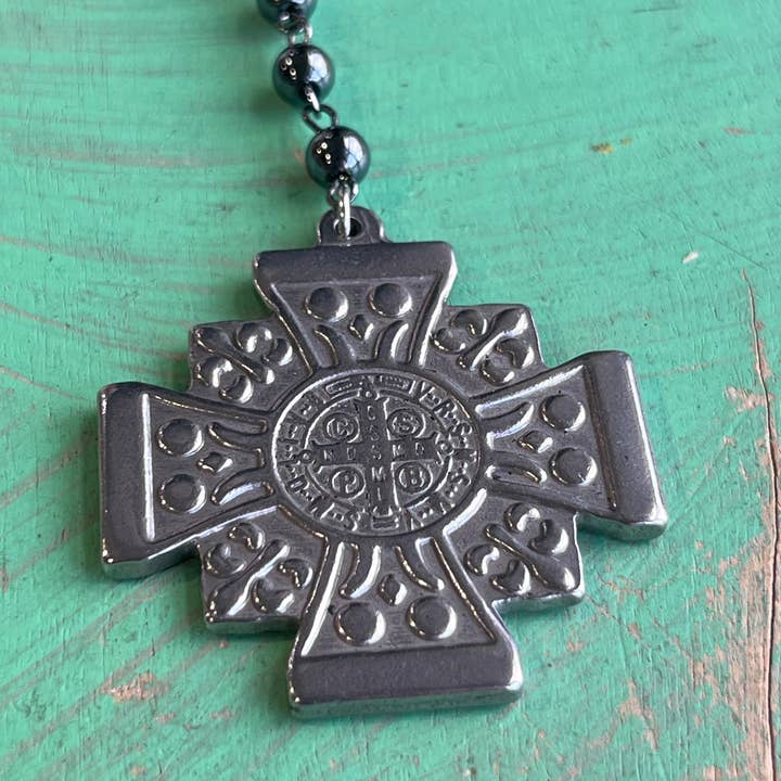 Love and Honor Jesus LLC – Großhandel Rückspiegeldeko – Unisex – St. Benediktus-Platz-Kreuz-Autosegen2