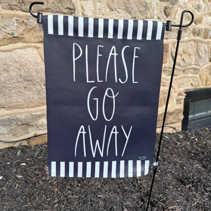 Go Away Garden Flag PÅ UDSALG! for engroshandel hos JanMichaels Art & Home