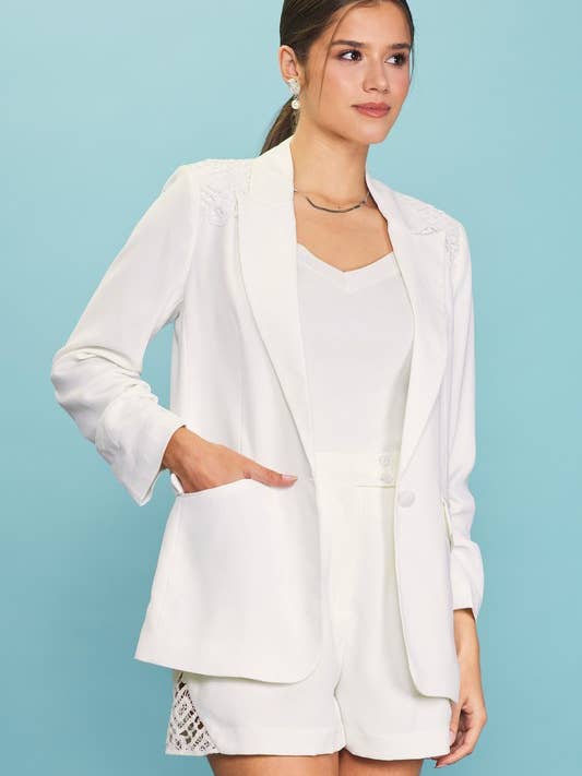 Blazer med Shirred-ærmer og Hækledetaljer for engroshandel hos SKIES ARE BLUE