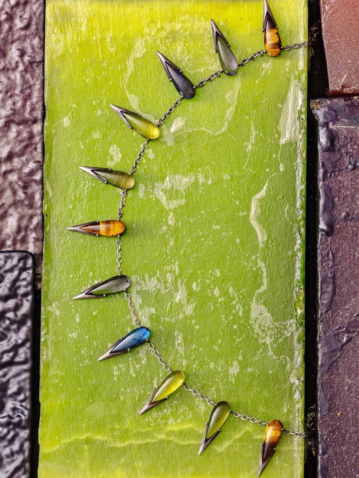 Säbelzahnhalskette in Angora (Silber) für den Großhandel von Vesper Obscura