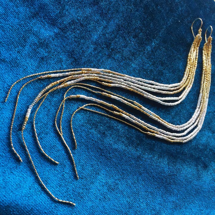 Boucles d'oreilles en perles de verre doré Maui Swan avec or 14 carats pour la vente par Maui Swan Designs