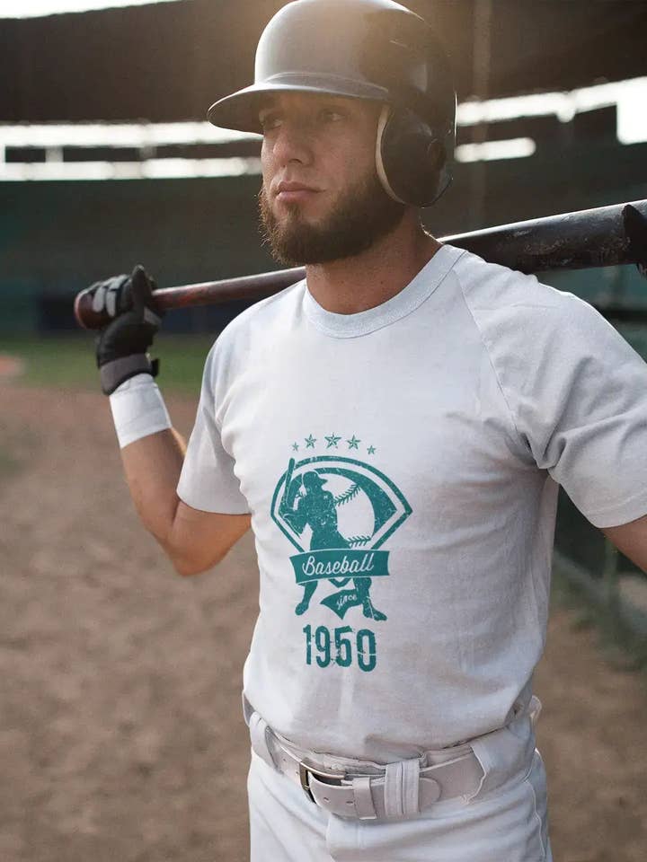 Herr-t-shirt vintage med basebollgrafik sedan 1950, vit med rund hals för wholesale av ULTRABASIC