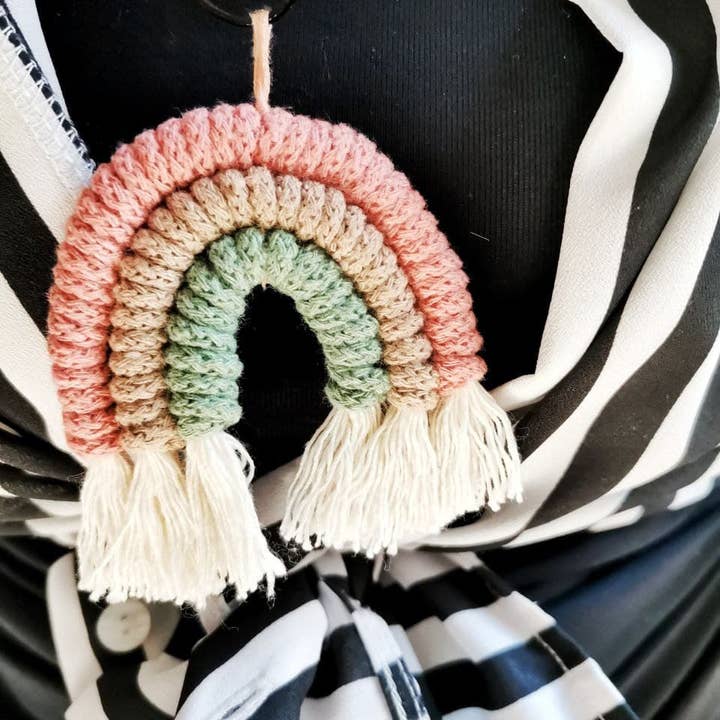 Pingente arco-íris de macramé por atacado de Follow the flow