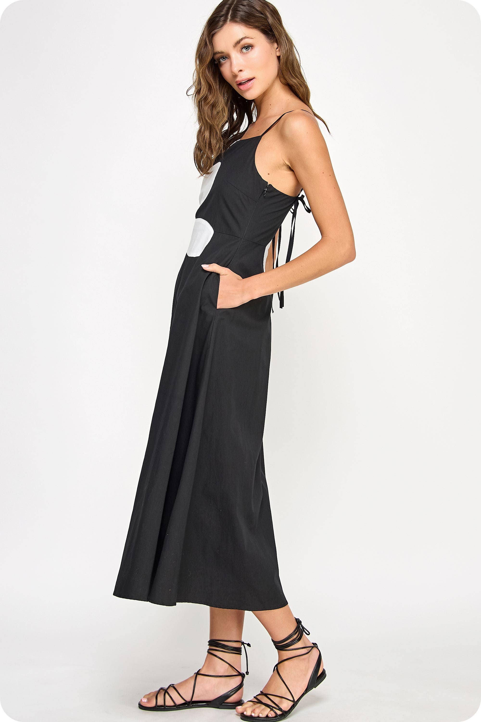 Strut & Bolt - Wholesale Dress - Women's - Sleeveless Side Cut-Out Flower Detail Midi Dress2