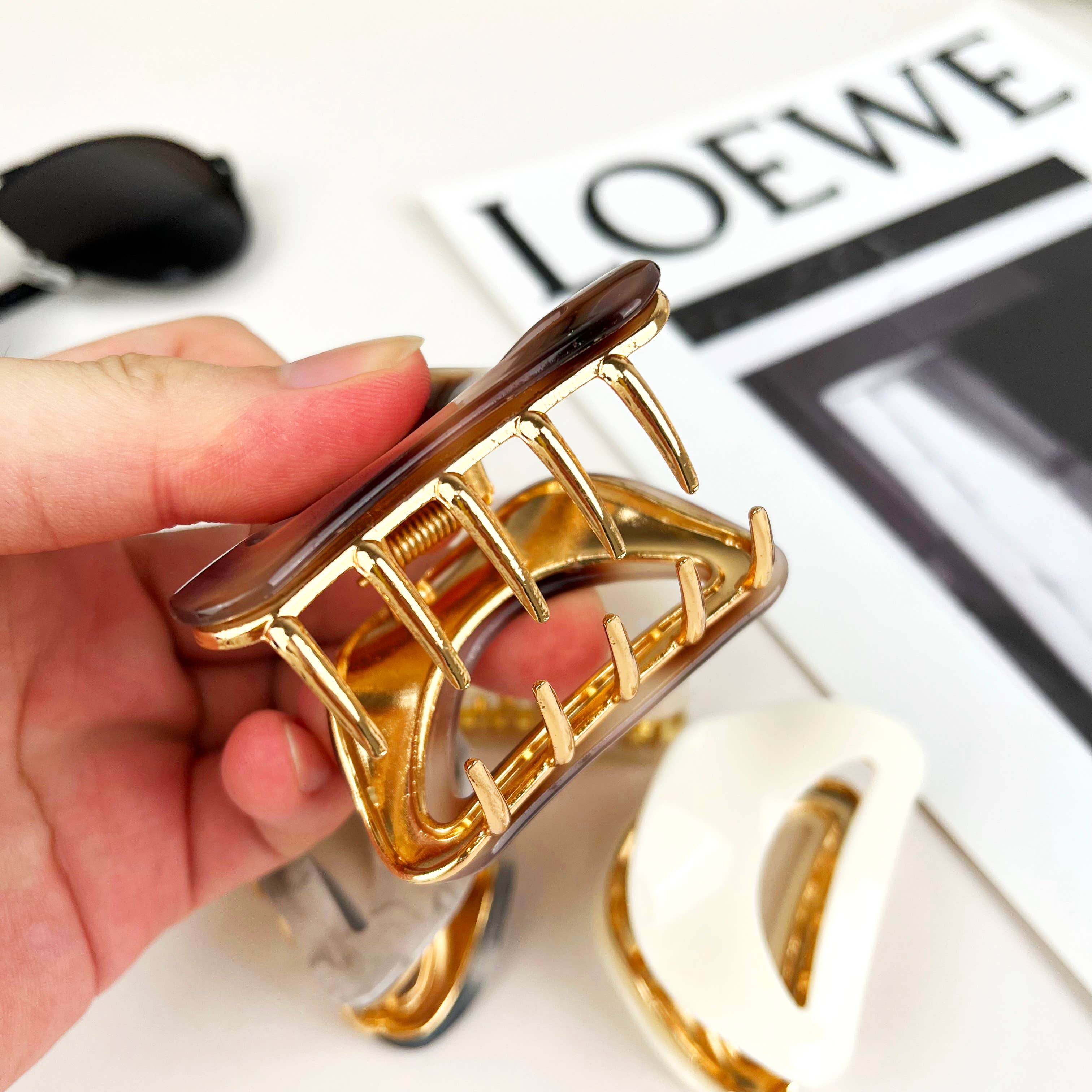 mildstyles - Wholesale Haarclip - Dames - Vintage holle halfronde haarclip van acetaatlegering3