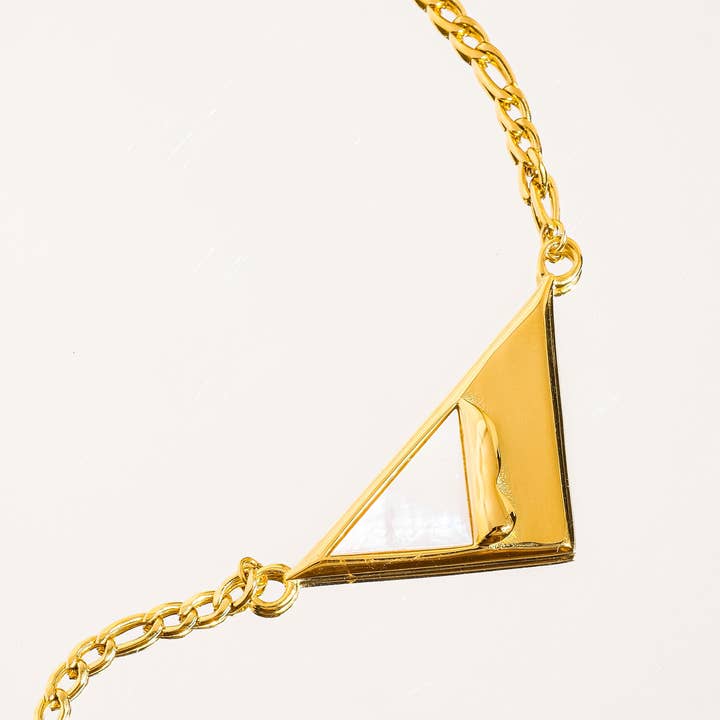 Flânerie by MAIQ - Wholesale Pendant/Charm Necklace - Fanny 18K Gold Non-Tarnish Triangle Urban Necklace