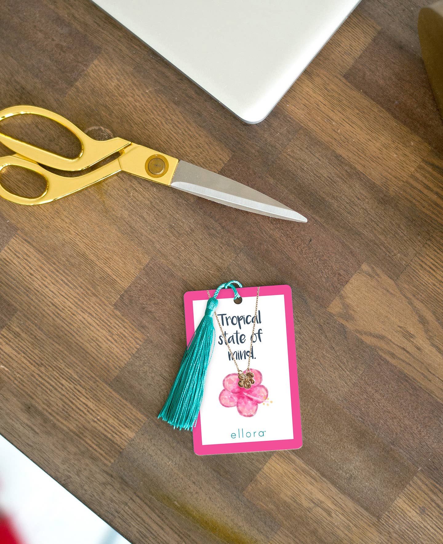 ellora - Wholesale Pendant/Charm Necklace - Hibiscus Flower Necklace - Gold on Tropical Card2