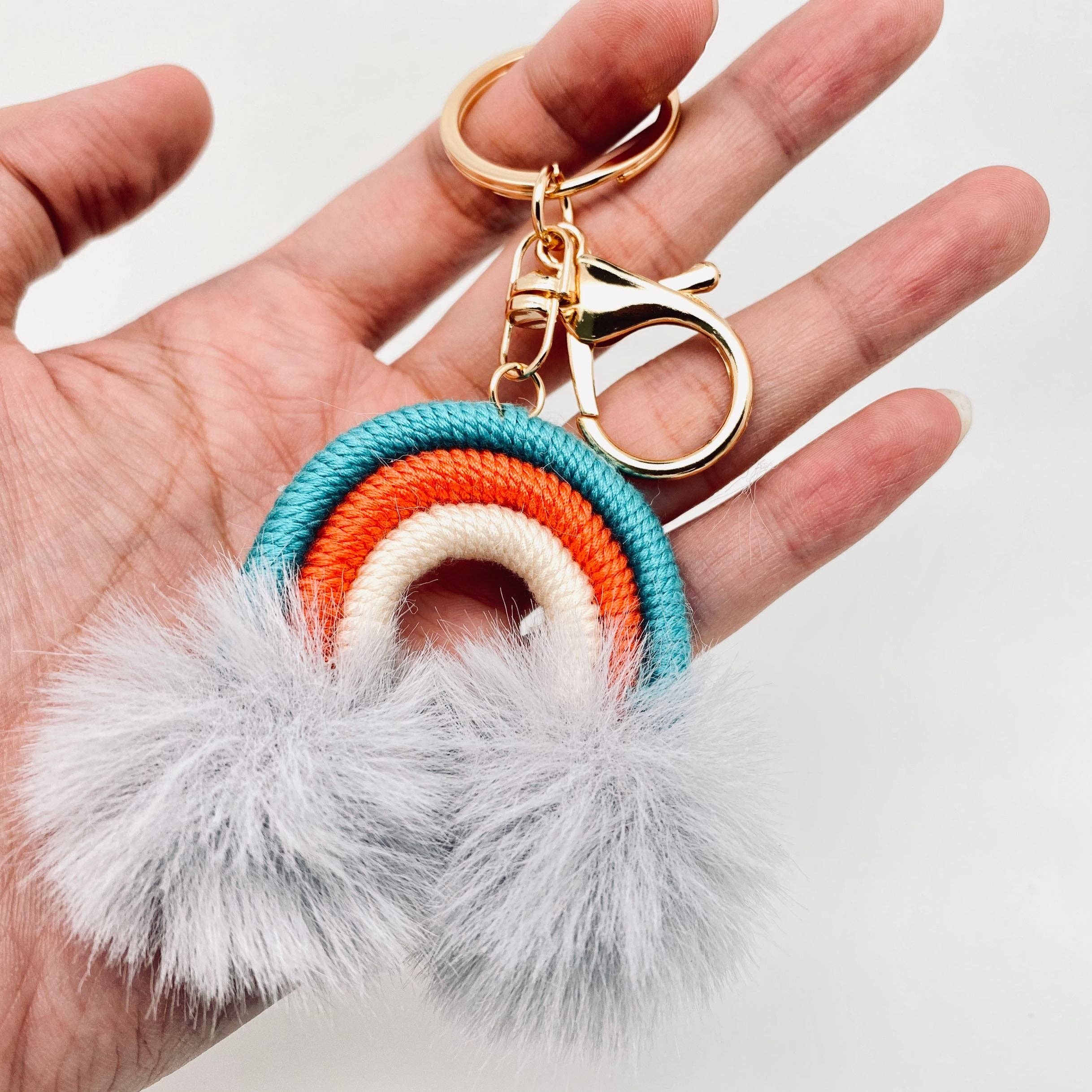 Mio Queena - Wholesale Sleutelhanger - Dames - Pluchen bol sleutelhanger met regenbooghanger, handgeweven tasornament5