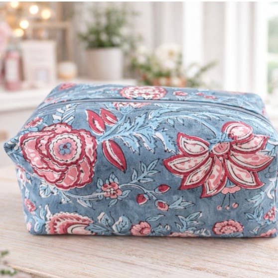 Handmade Blue Flower Wash Bag – Travel Toiletries for wholesale by everydaybags.gifts