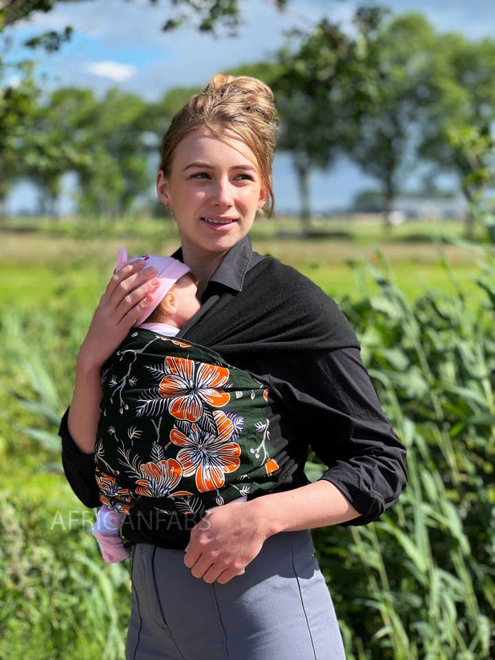 Afrikaanse draagdoek voor baby’s met donkergroene oranje bloemen en gouden details voor wholesale door AfricanFabs