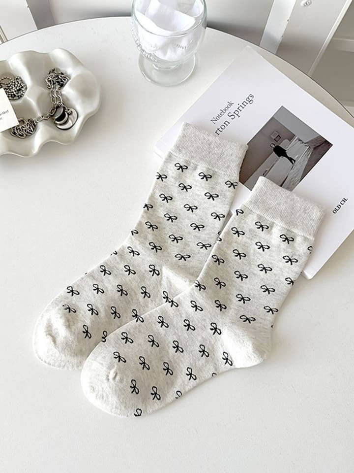1 the Woman - Wholesale Socks - Women's - Bow Knots Ribbed Edge Crew Socks