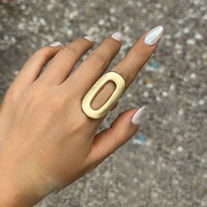 The Jewelry Junkie - Wholesale Cocktail/Statement Ring - Matte Gold Electroplate Oval Ring 012c1