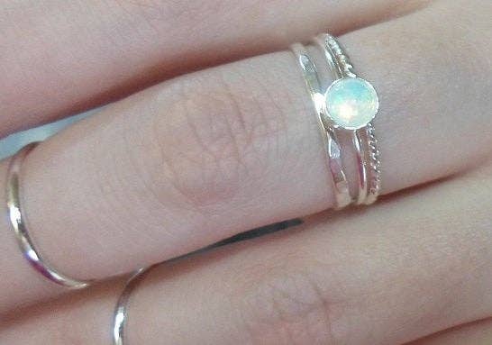 A Wild Violet – Großhandel Einzelstein-/Solitär-Ring – Stapelring des Opals0