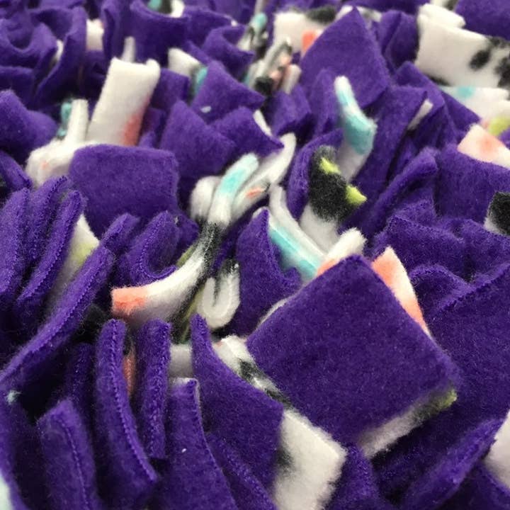 Välj din storlek Lila & Tass Print Multi Dot Tvättbar Snuffle Matt/Pet Näsa Arbete födosökande Välj din storlek för wholesale av Life’s A Treasure Mat