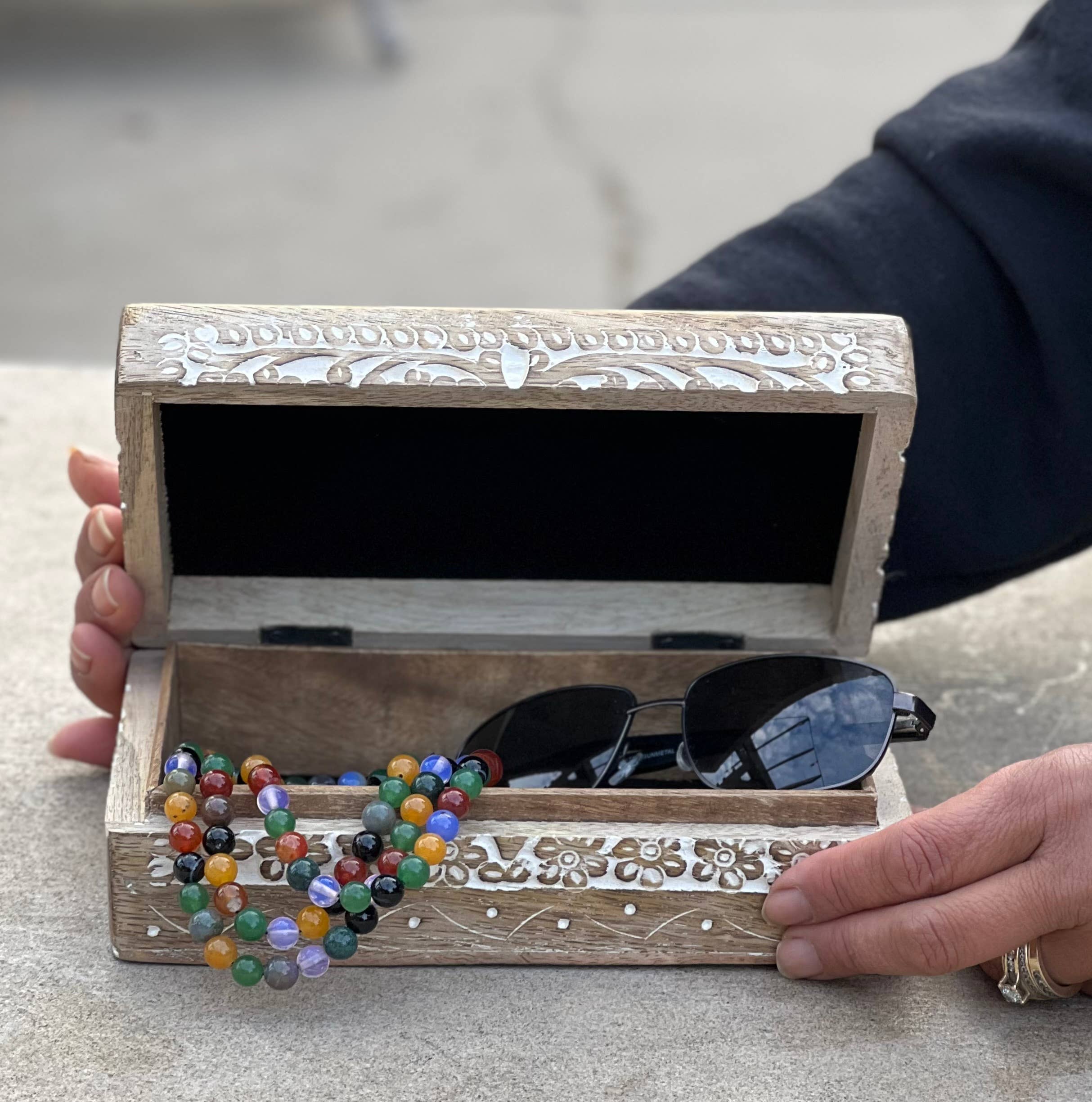 Lungta Imports – Großhandel Dekoschachteln – Hindu OM Handgeschnitzte Holzkiste zum Andenken6