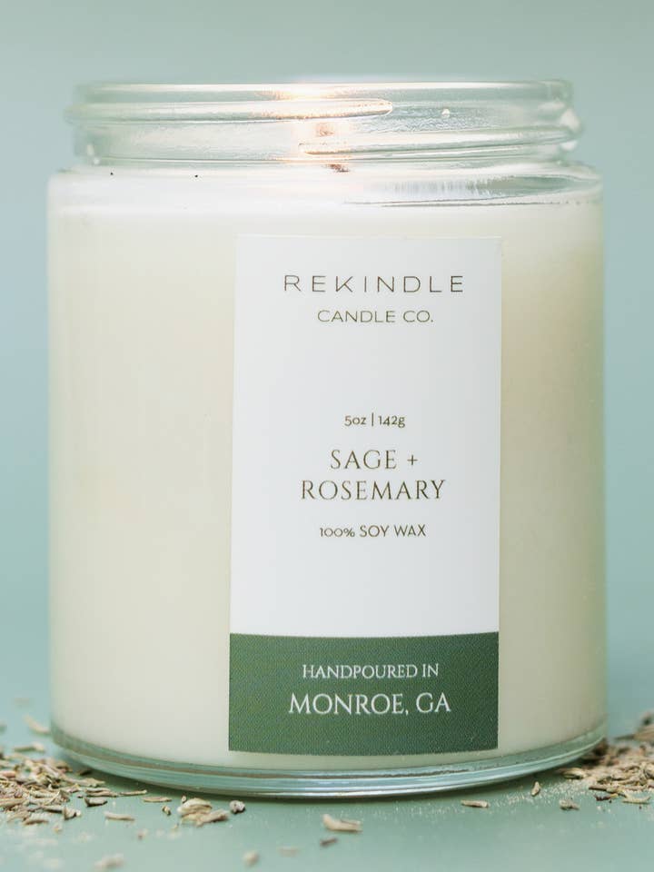Bougie en cire de soja avec mèche en coton à la sauge et au romarin pour la vente par Rekindle Candle Co