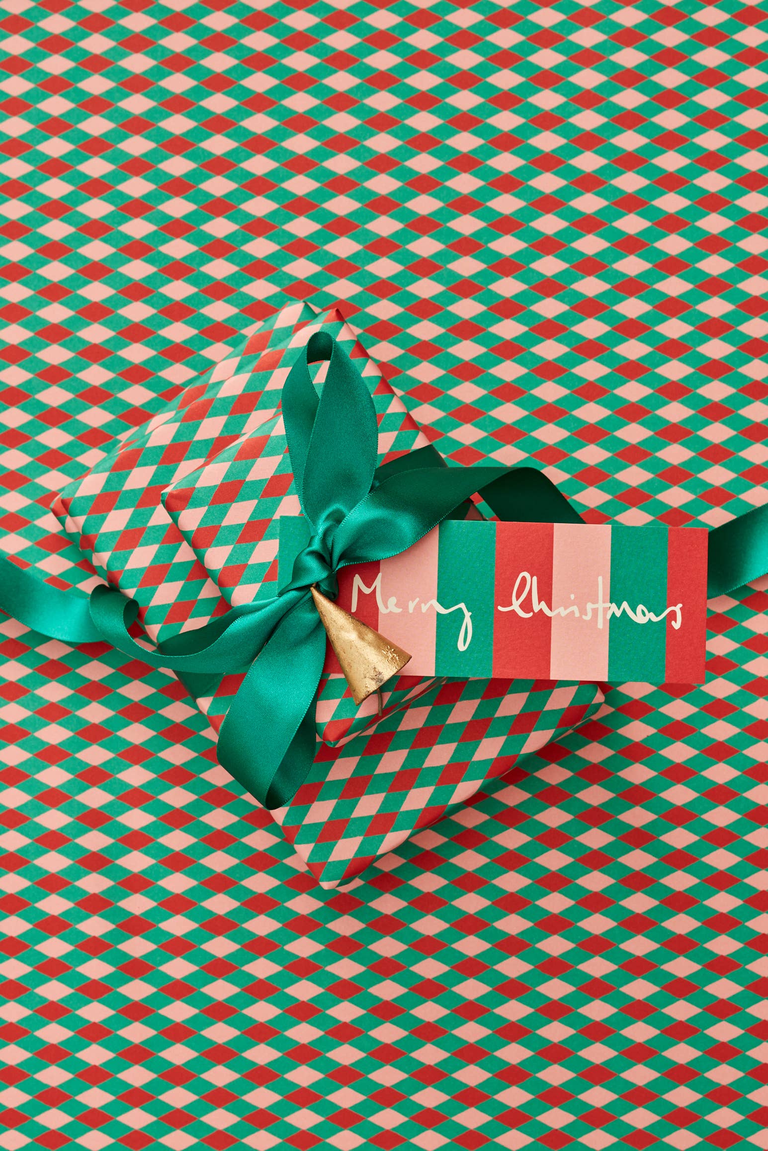 Heather Evelyn - Wholesale Flat Wrap - Alt diamonds Gift Wrap Green3