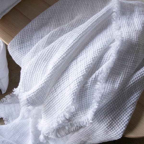 LinenMe - Wholesale Throw Blanket - Linen Throw With Fringes White Washed Waffle2