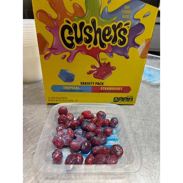 Gushers enrobés de poudre (**NON LYOPHILISÉS ***) contenant de 4 oz pour la vente par Rodgers jam berries