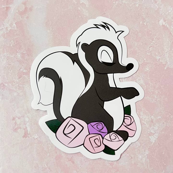 Sød Skunk blomster klistermærke for engroshandel hos Charmed & Cozy