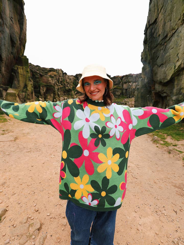 Pull en maille super oversize vert fleuri pour la vente par BYREDMEG