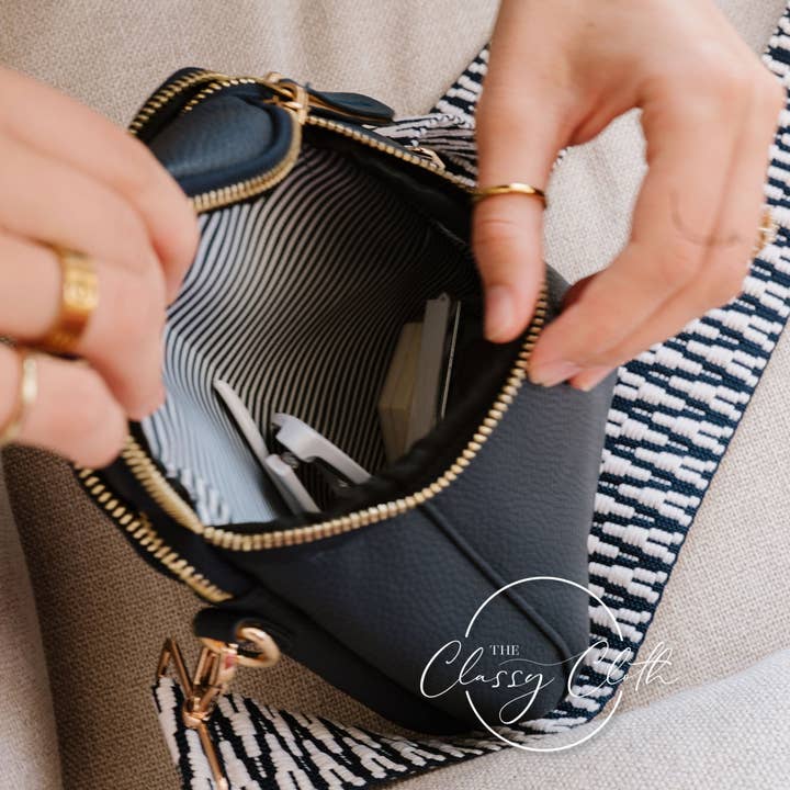 The Classy Cloth WS - Wholesale Crossbody Bag - Women's - Corinne Crossbody Bag - Navy - Navy White Zig Zag Stripe RTS6