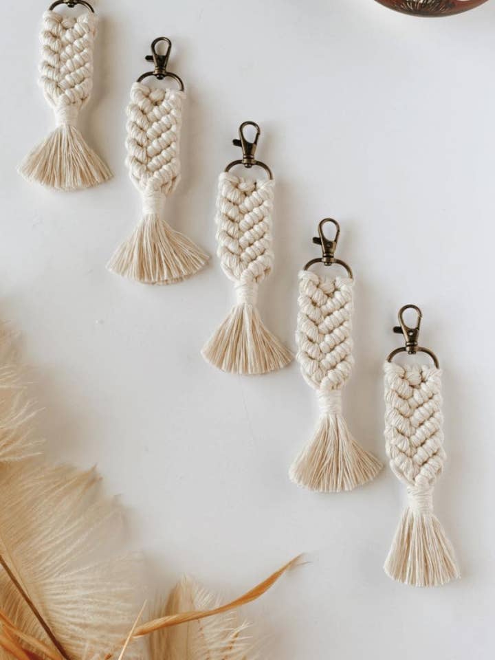 Portachiavi in macramè | Portachiavi Boho | Portachiavi del sud-ovest per la vendita all'ingrosso da parte di Knots & Fringe