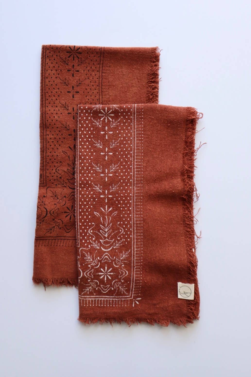 Eco Raw Studio - Wholesale Bandana - Dames - Terracotta Klassieke Print Natuurlijk Geverfde Bandana (zwart)4