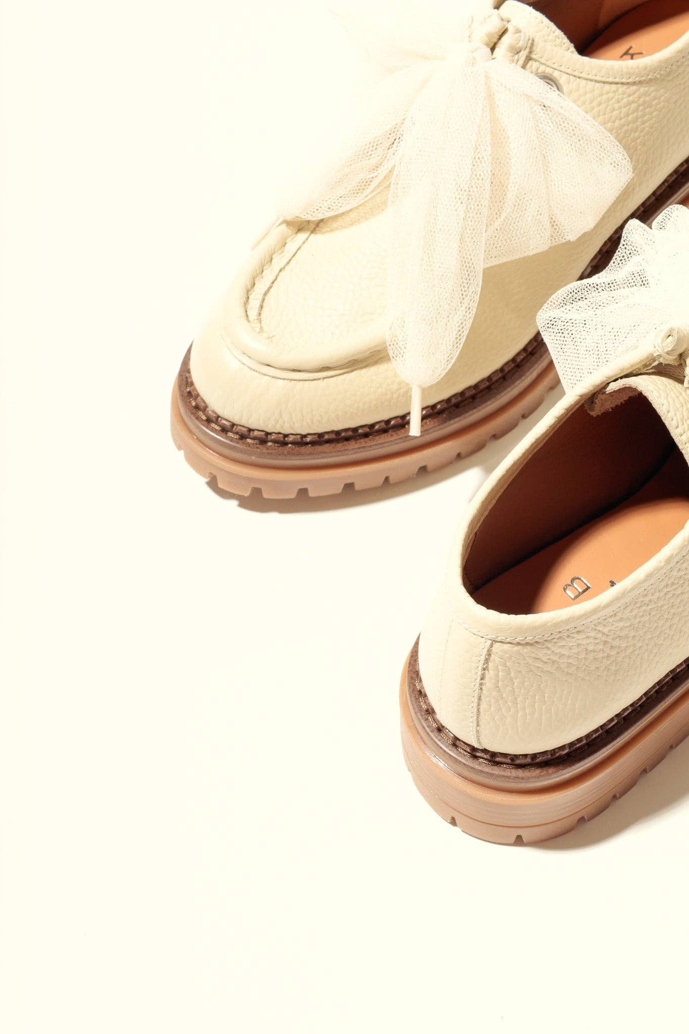 KMB Shoes - Vente Ballerines – femme - ODDA LATTE - Chaussures Wallabee à semelle épaisse avec lacets en tulle2